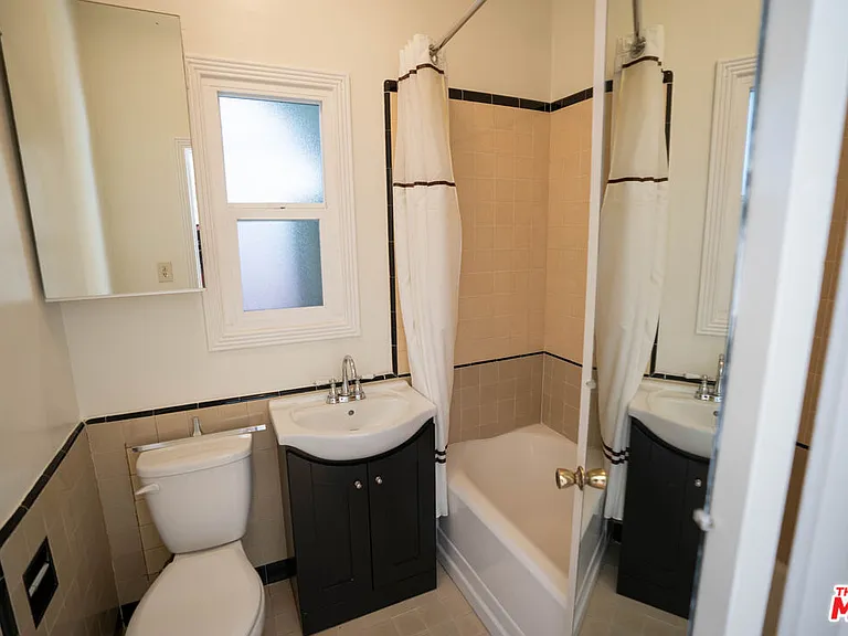 1210 S La Jolla Ave — Photo 29