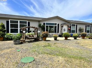 141 Walnut St, Glide, OR 97443