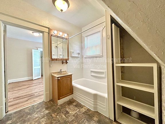 5th image of 2550 Crozier Ave #2