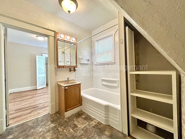 2550 Crozier Ave #2 — Photo 5