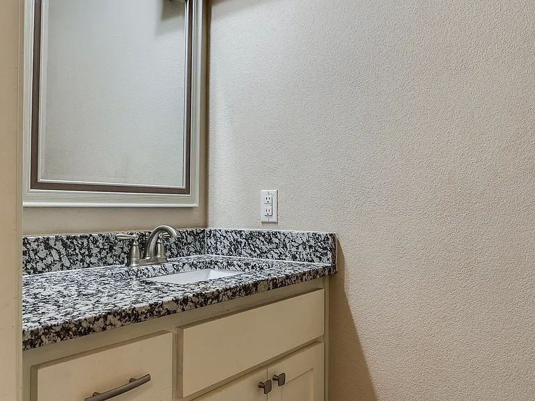 336 Austin Ave — Photo 20