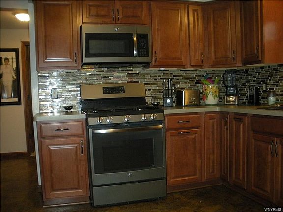3rd image of 127 Ledyard Ave