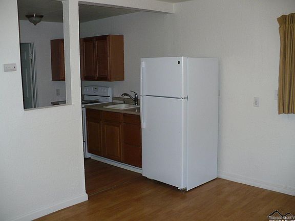 4th image of 6834 Dunsmuir Ave