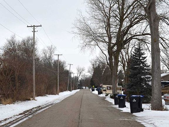 Exterior Neighborhood (street photo)