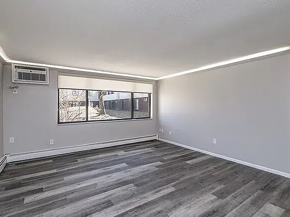 3rd image of 1000 7th Ave SW