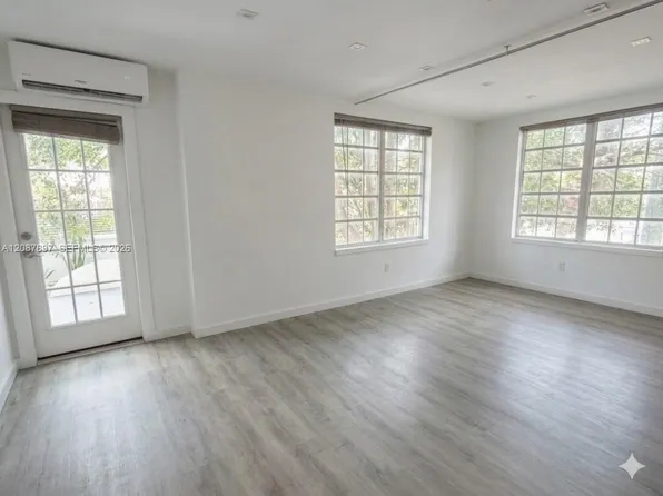 932 7th St #932D, Miami Beach, FL 33139