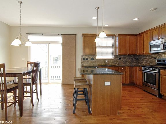 5th image of 2654 Dunraven Ave