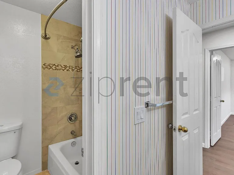 1001 Sandhurst Dr — Photo 47
