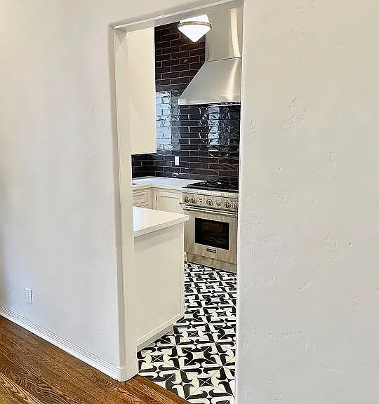 1330 N Harper Ave #280 — Photo 8