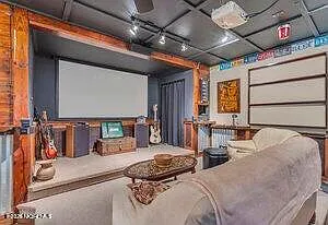 411 Butterfly Rd — Photo 18