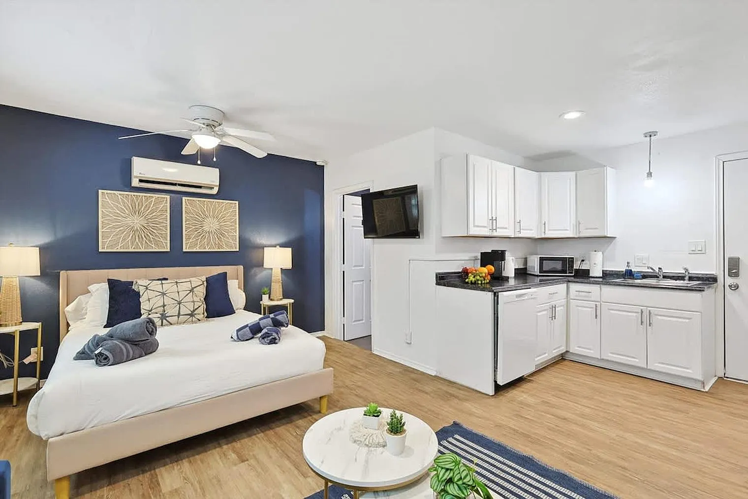 1 bed, 1.0 bath, 699 sqft, $2,598 — Photo 4