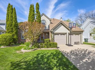422 New York Ln, Elk Grove Village, IL 60007