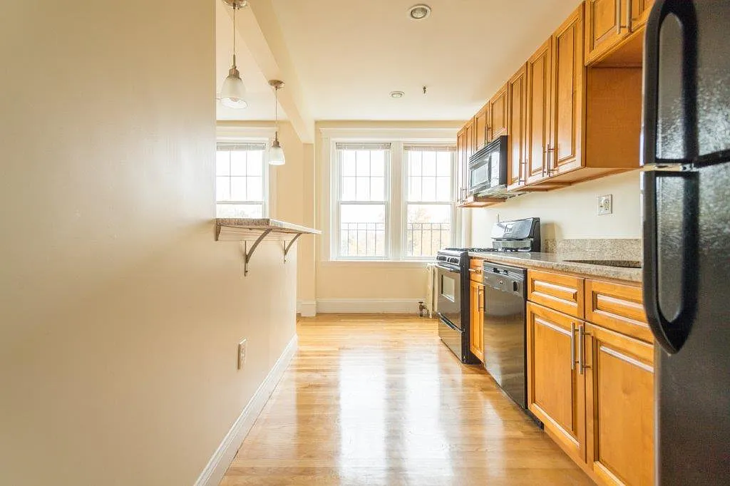 Studio, 1.0 bath, 430 sqft, $2,600 — Photo 2
