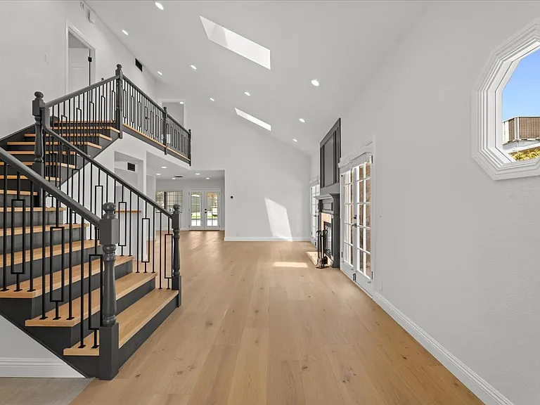 6443 Matilija Ave — Photo 4