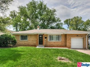 4855 Saratoga St, Omaha, NE 68104