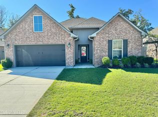 13217 W Jackson Lee Dr, Ocean Springs, MS 39564