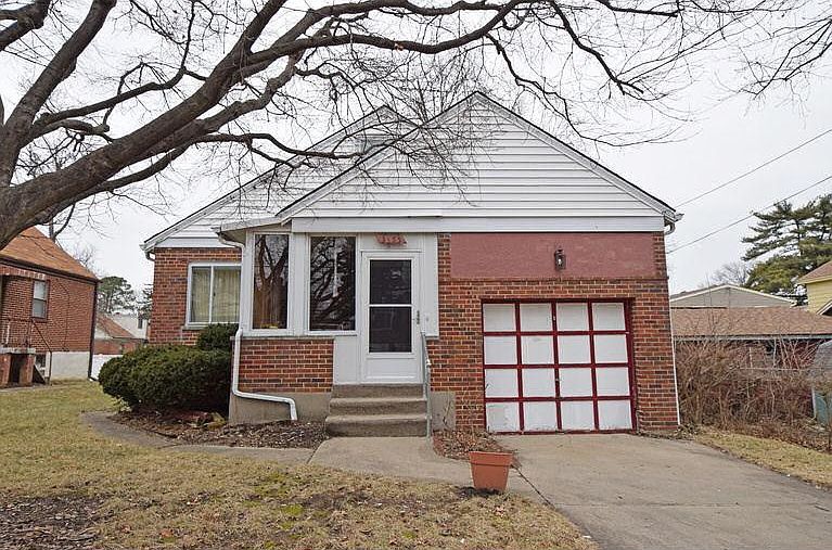 1st image of 3855 Queen Crest Ave