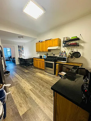 Rented by Halvatzis Realty | media 3