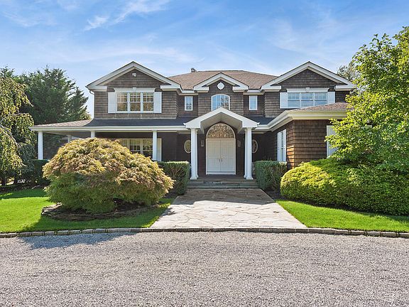 2nd image of 4 Parrish Pond Ln