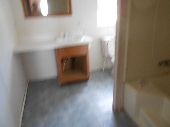 3rd image of 140 Greenhill Ct