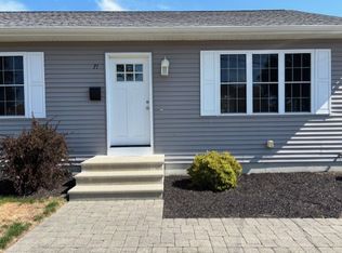 71 Carlton St, Cranston, RI 02910