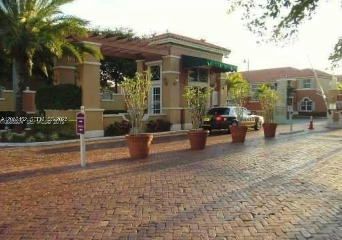 The Gates At Doral Isles — Photo 2