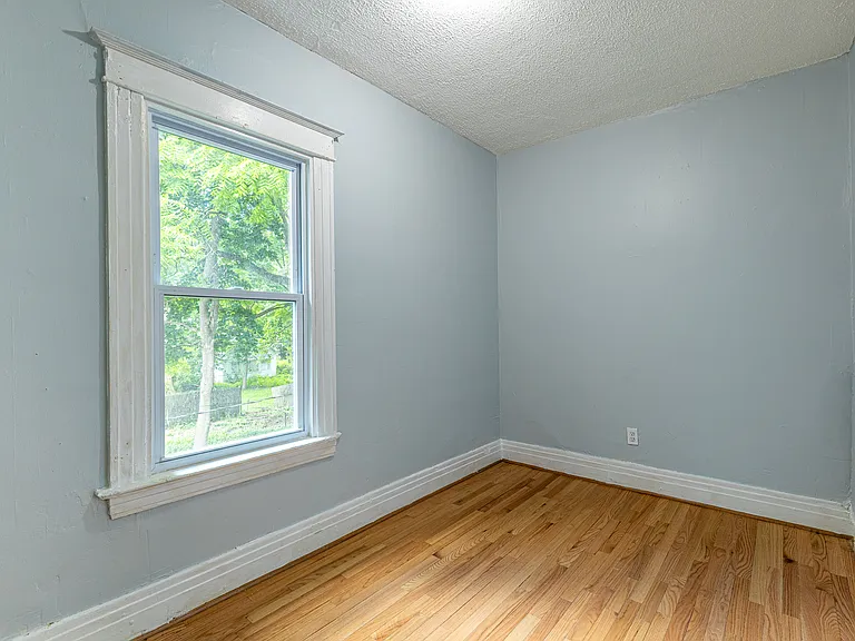 437 Cottage St — Photo 18