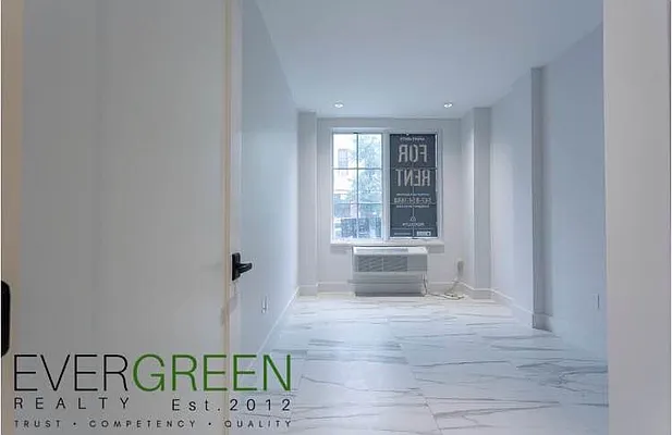 Rented by Evergreen Apartments BK | media 26