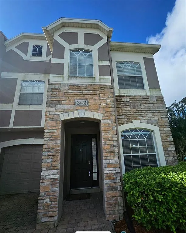 3 bed, 2.5 bath, 1978 sqft, $2,350 — Photo 1