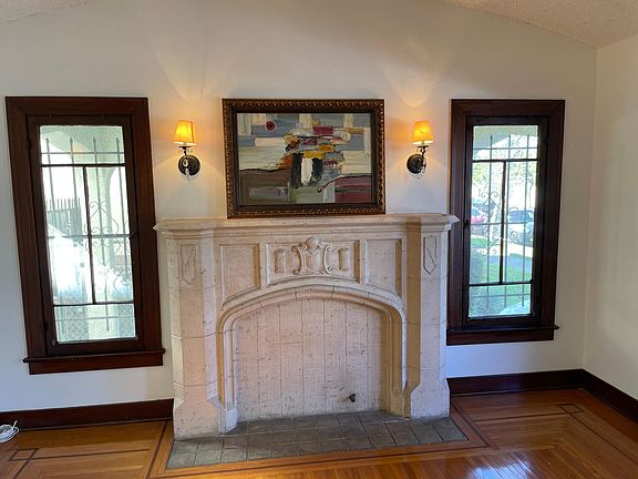 Decorative architectural feature