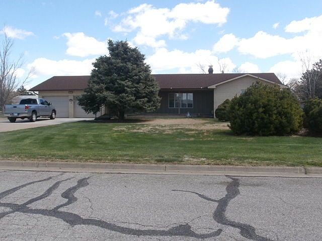 1st image of 2906 Center Ave