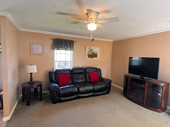 4th image of 32 Woodland Park