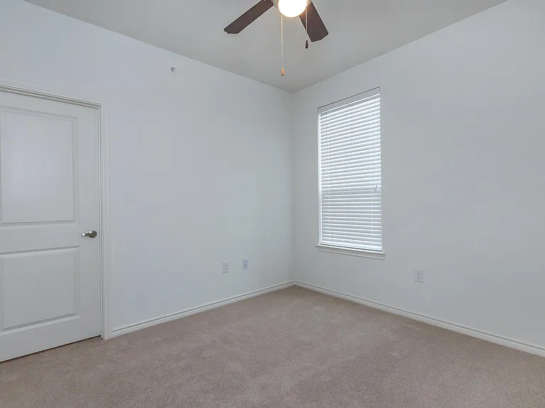 Alton Park Apartments — Photo 53