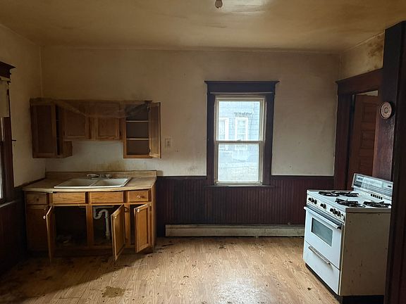 4th image of 117 N William St