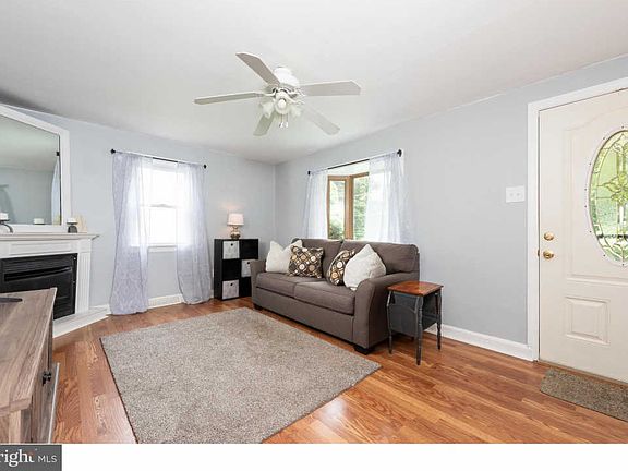 4th image of 1513 Stirling St