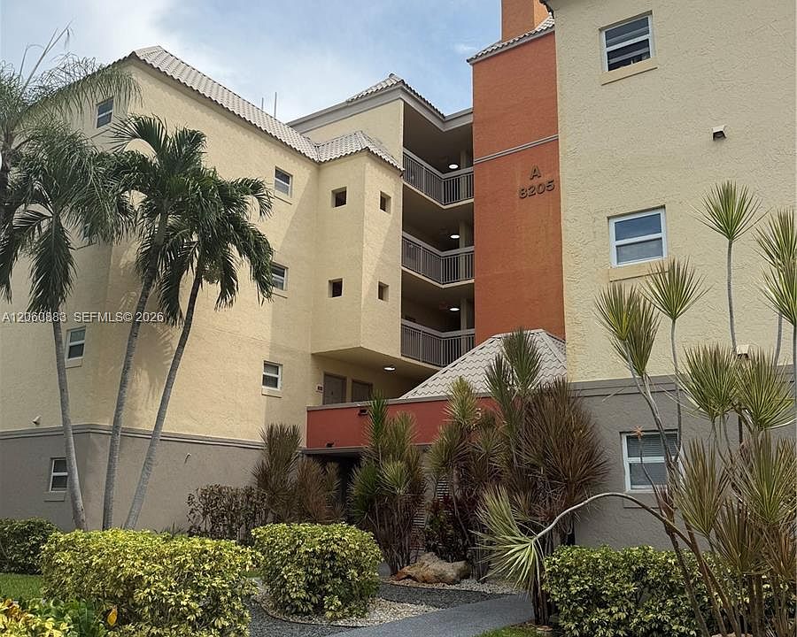 1st image of 8205 Lake Dr #306