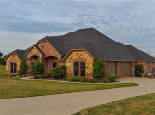 3321 Swan Lake Dr, Midlothian, TX 76065