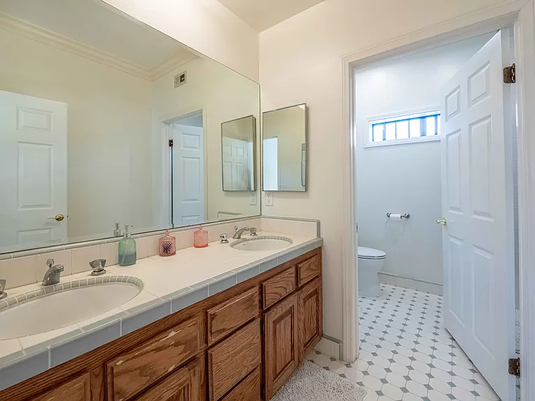11300 Highridge Ct — Photo 36