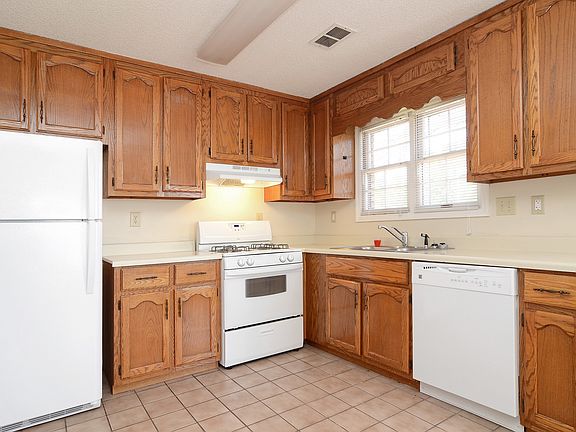 2nd image of 3283 Salem Ln SE