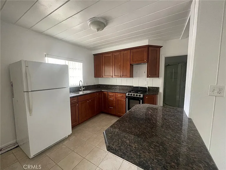 136 W Orange St — Photo 7