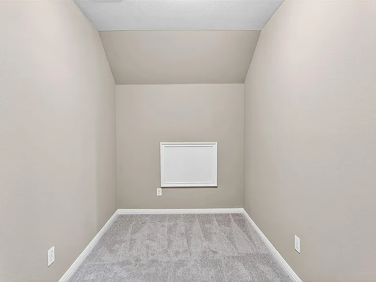 15136 Thatcher Dr — Photo 33