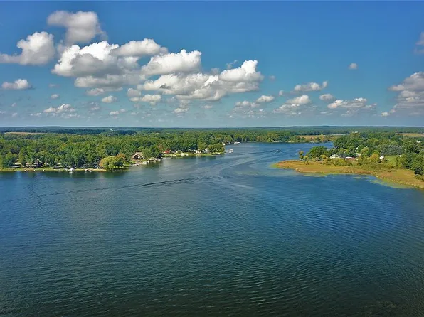 481 N Beechwood Dr, Stanton, MI 48888