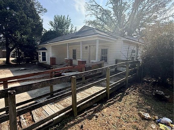2nd image of 4205 Dwight Cir