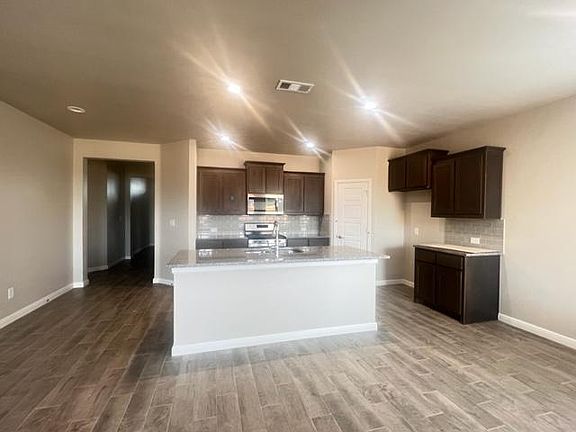 2nd image of 8 Los Campos Dr