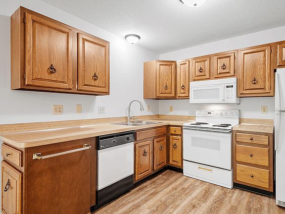 3rd image of 2495 Woodbridge St