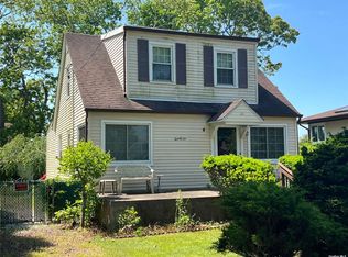 26 Trafalgar Dr, Shirley, NY 11967