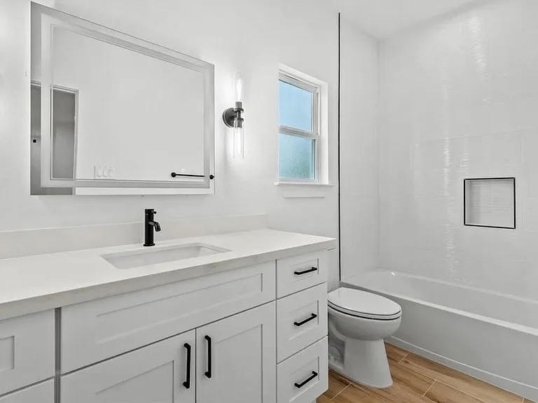 8323 Observatory St #B — Photo 12