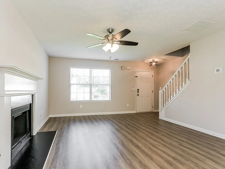 1413 Cater Ct — Photo 4