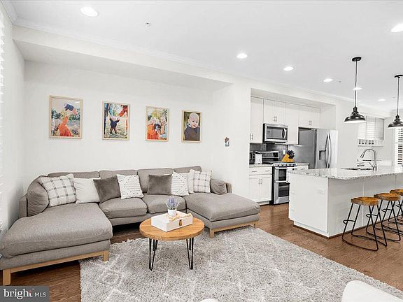 4th image of 810 Francis Harris Pl