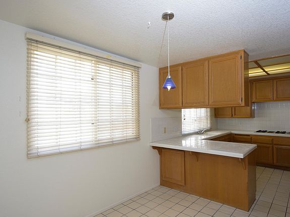 4th image of 437 E Bougainvillea Ln